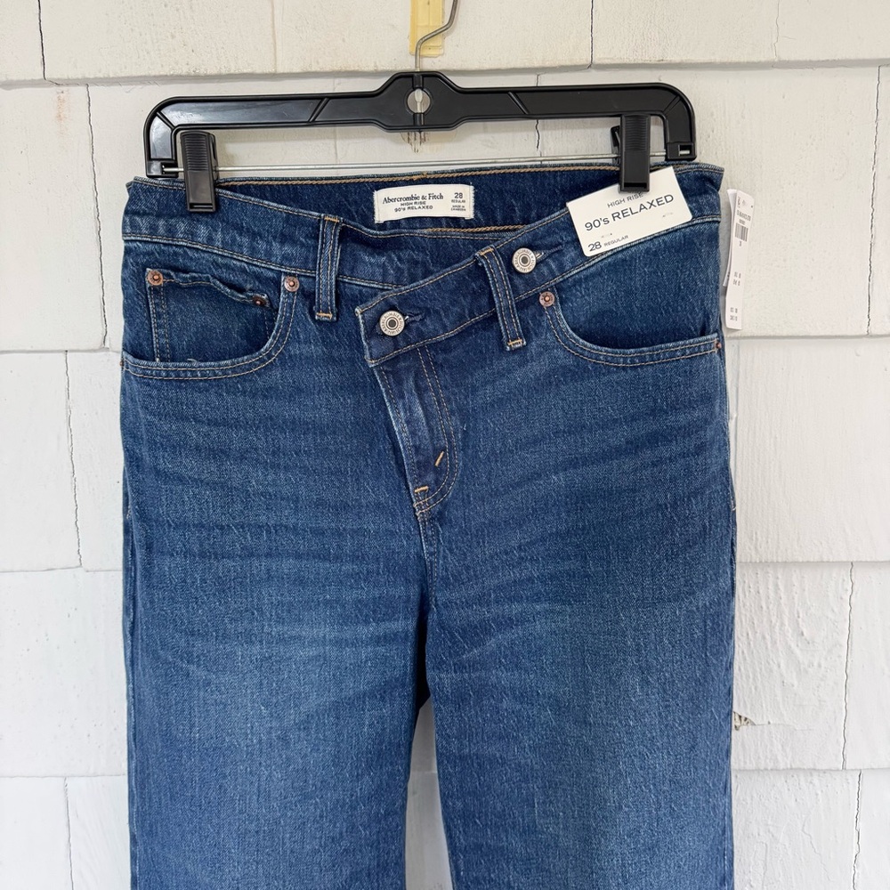 Abercrombie & Fitch High Rise 90’s Relaxed Dark Crossover Waistband size 28 NWT - Picture 7 of 11